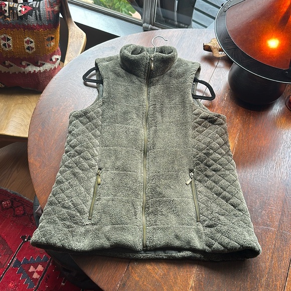 Lemon Tart Jackets & Blazers - XL Lemon Tart quilted Vest in a gorgeous army green color. Super cozy & cozy EUC